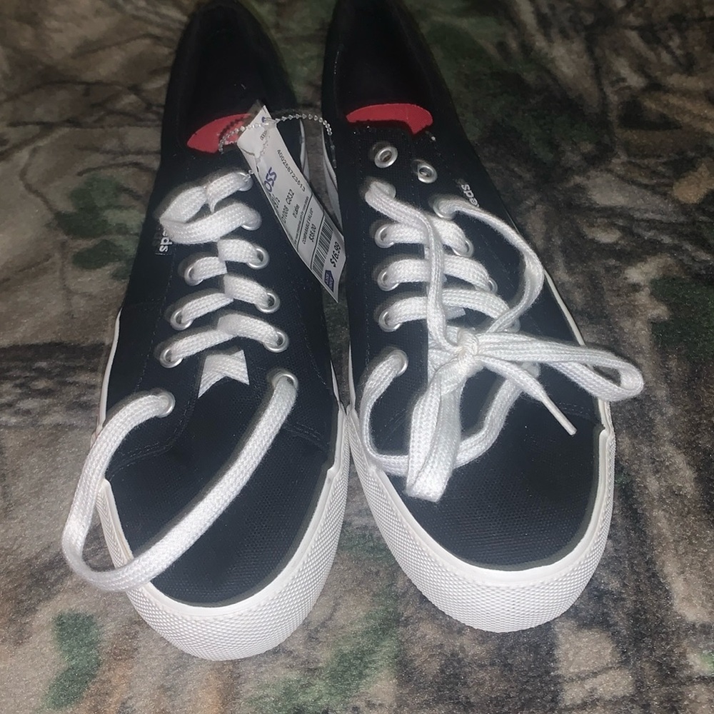 Keds Black walking tennis shoes. Size 9.5